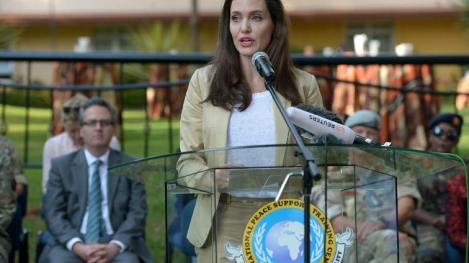 Angelina Jolie stürzt sich seit Trennung von Brad Pitt in Hausarbeit