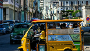 Carros eléctricos empiezan a desplazar a los viejos automóviles americanos en Cuba