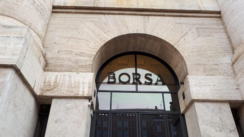 Borsa: Milano sale (+0,5%) con Pirelli e Stellantis, giù Campari