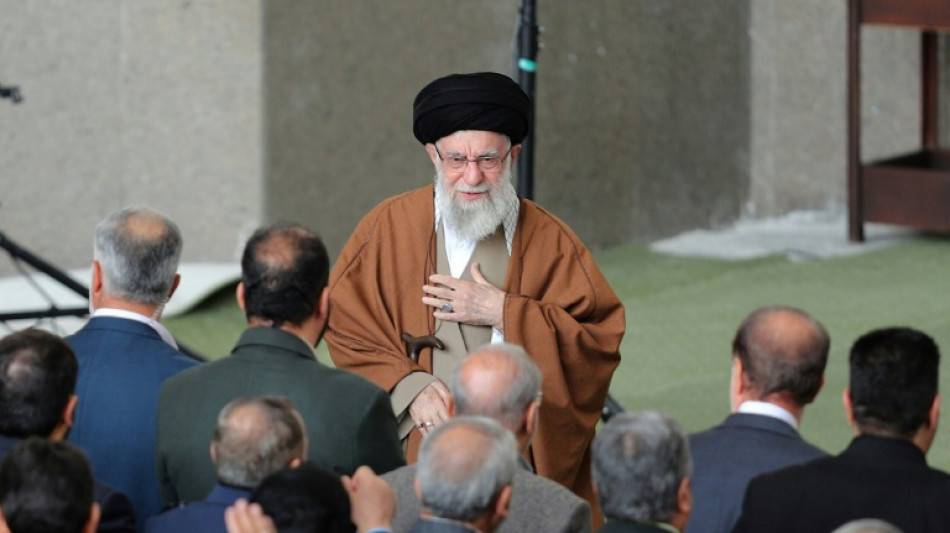 Iran: le guide suprême promet une "riposte ferme" en cas d'attaque contre son pays
