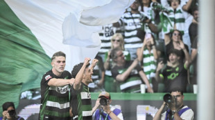 Sporting vence Vitória de Guimarães (2-0) e é bicampeão português