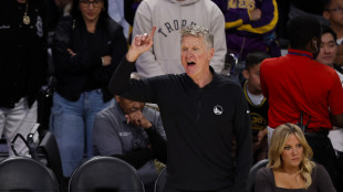 Il tecnico dei Warriors Steve Kerr appoggia Harvard contro Trump